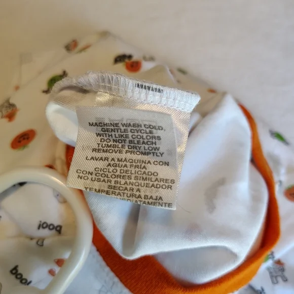 Kissy Kissy Fall Pumpkins Ghosts Bats Cats Spiders Halloween Sleeper 3-6 Months - Picture 5 of 5